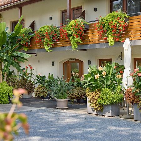 Hotel Garni Sonnenhof Reichenberg  Экстерьер фото