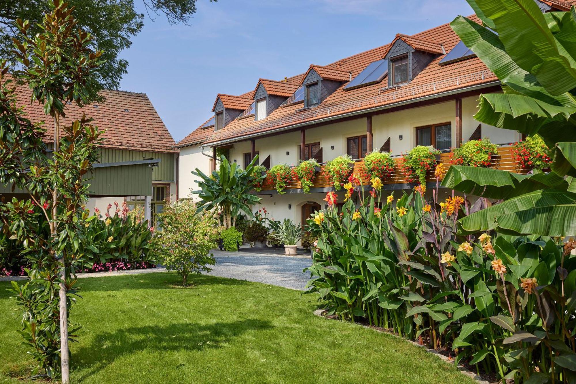 Hotel Garni Sonnenhof Reichenberg  Экстерьер фото