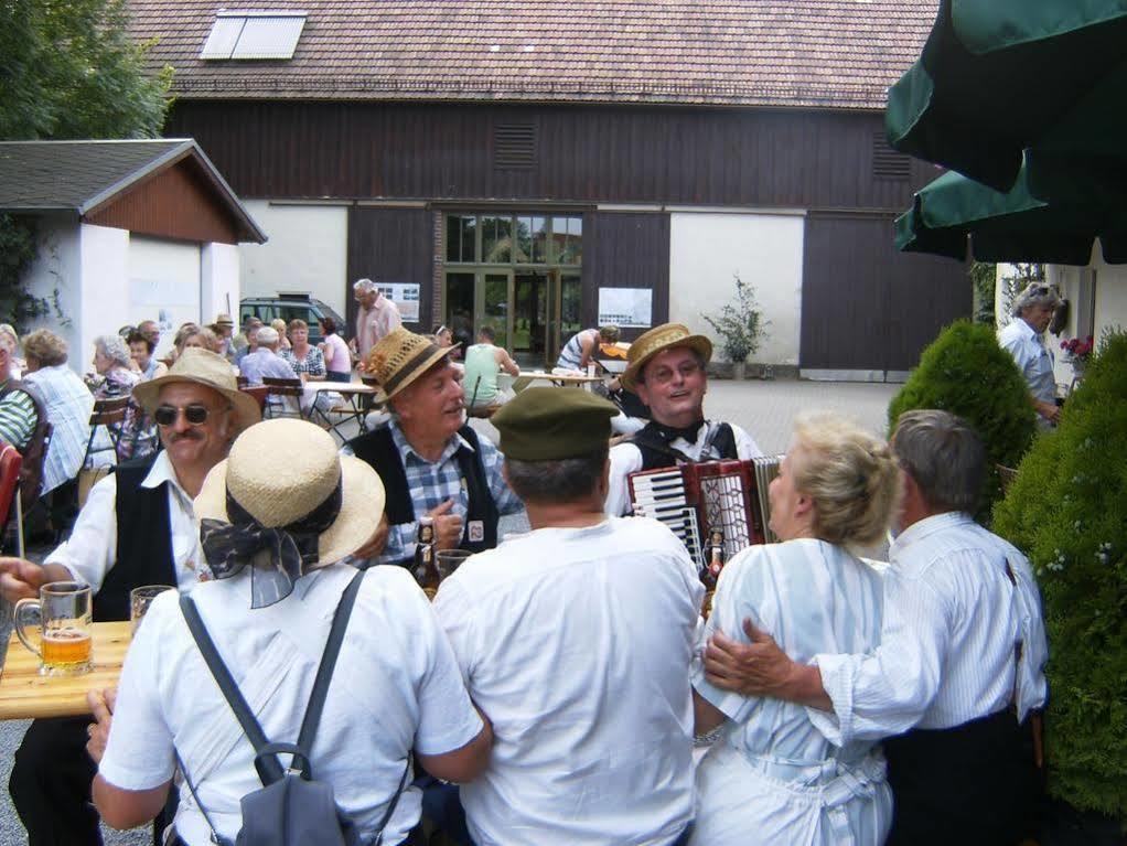 Hotel Garni Sonnenhof Reichenberg  Экстерьер фото