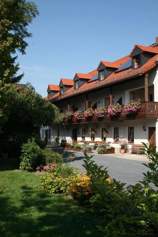 Hotel Garni Sonnenhof Reichenberg  Экстерьер фото