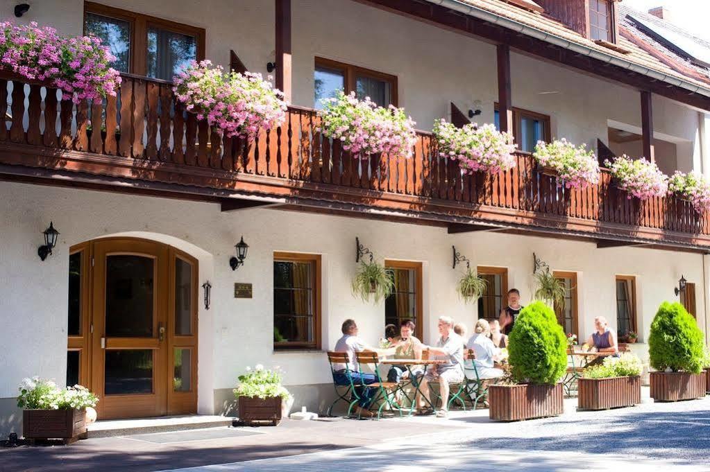 Hotel Garni Sonnenhof Reichenberg  Экстерьер фото